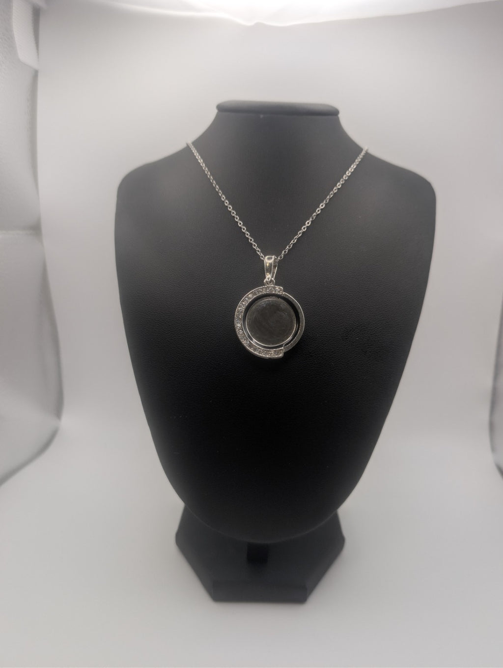 Personalized Crystal-Style Crescent Photo & Text Engraving Pendant