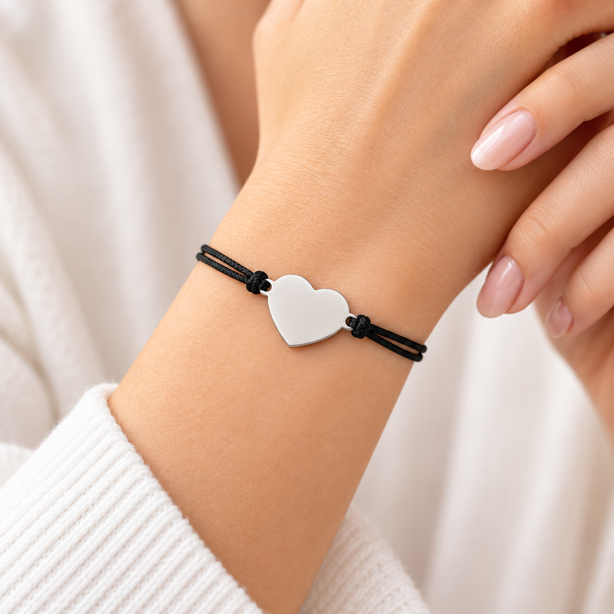 Kordelarmband mit kleinem Herz